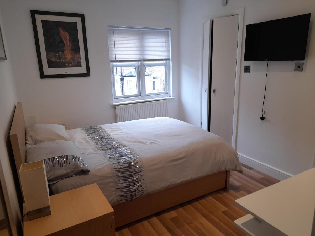 Lovely Home With Full En-Suite Double Bed Rooms Reading Exterior photo