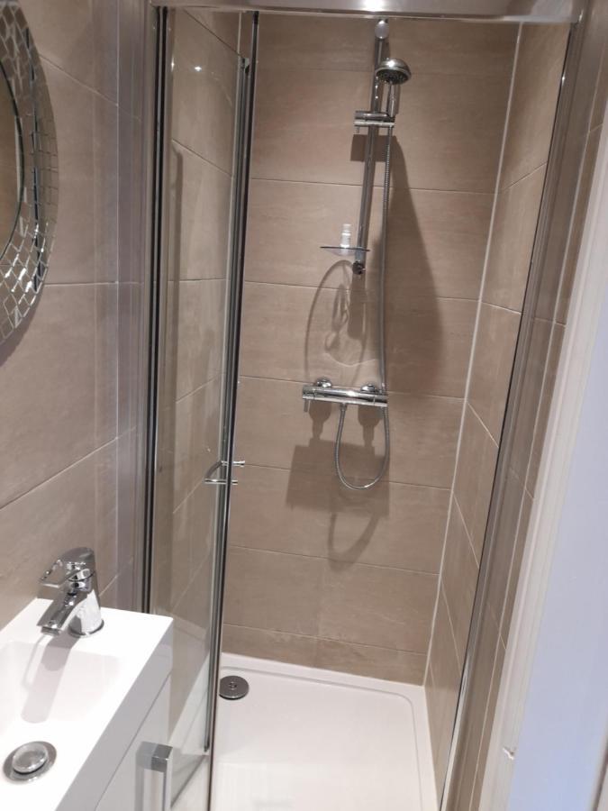 Lovely Home With Full En-Suite Double Bed Rooms Reading Exterior photo